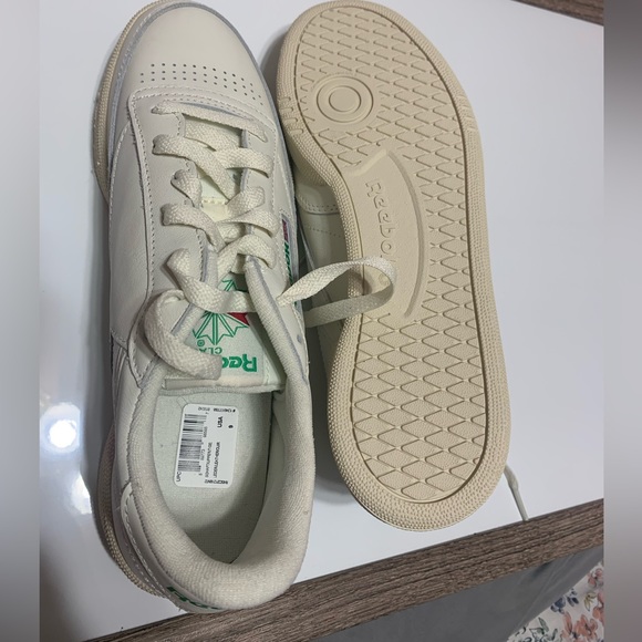 COPY - Reebok Brand New Sneakers - Picture 5 of 7